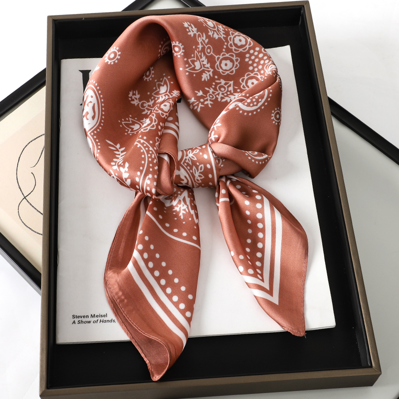 Luxury Brand Silk Square Paisl - đánh giá và giá Luxury Skincare Headband
