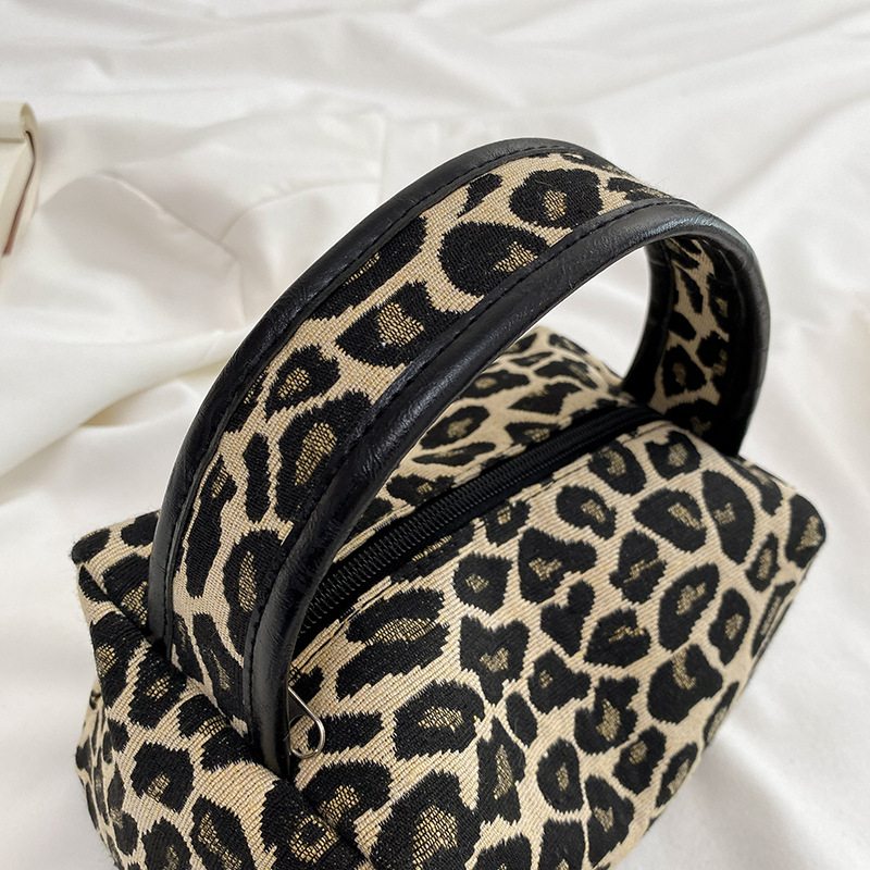 Leopard Makeup Bag Luxury  Lar - đánh giá và giá Luxury Skincare & Spa Photos